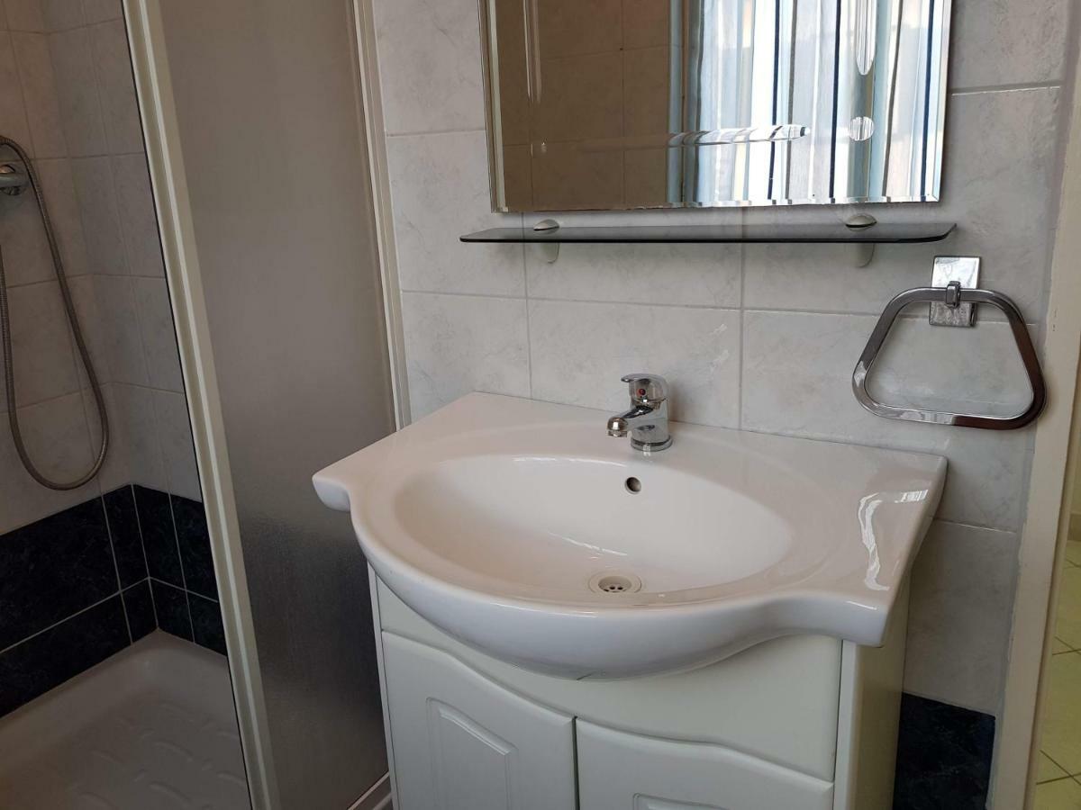 Mare Azzurro Apartments Pula Luaran gambar